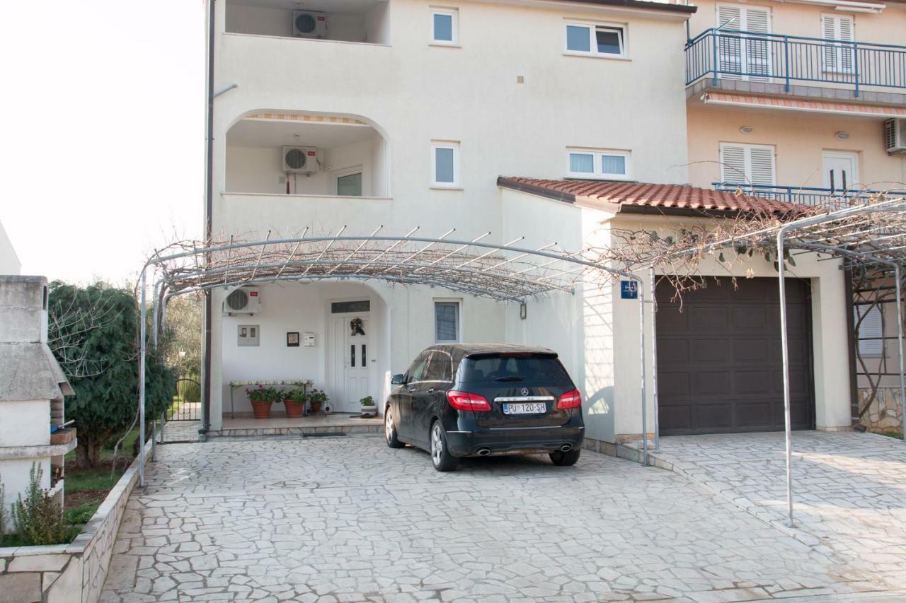 Apartments Filip Fazana Exterior photo